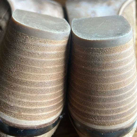 Lucky Brand Women’s 9.5 Tan Suede Landrue Pointed Ankle Booties Block Heel - Picture 7 of 10